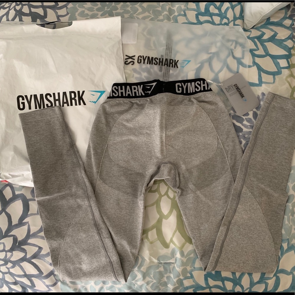 Gym shark leggings